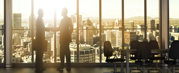 businessman shaking hands inside one of the highest business towers in the city.